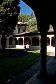 Lago di Garda - Gargnano. Chiesa di San Francesco, il Chiostro. 